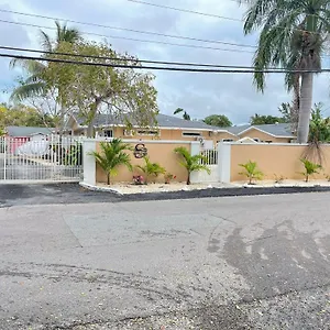 Sandelwood Studios' Aparthotel